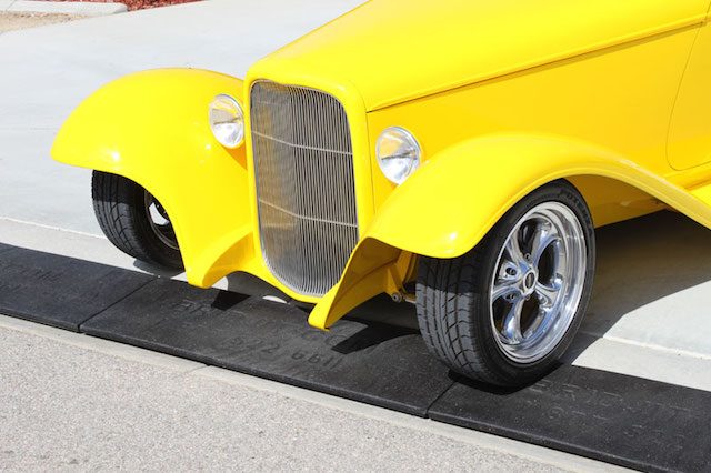 Street rod curb